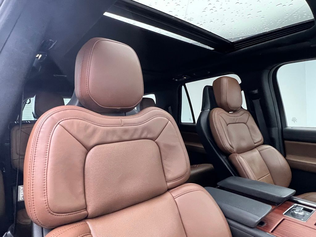 Thumbnail: 2024 Lincoln Navigator - 7