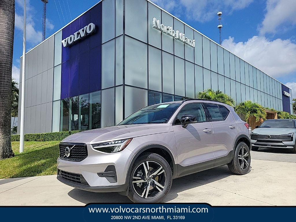 2026 Volvo XC40 Core