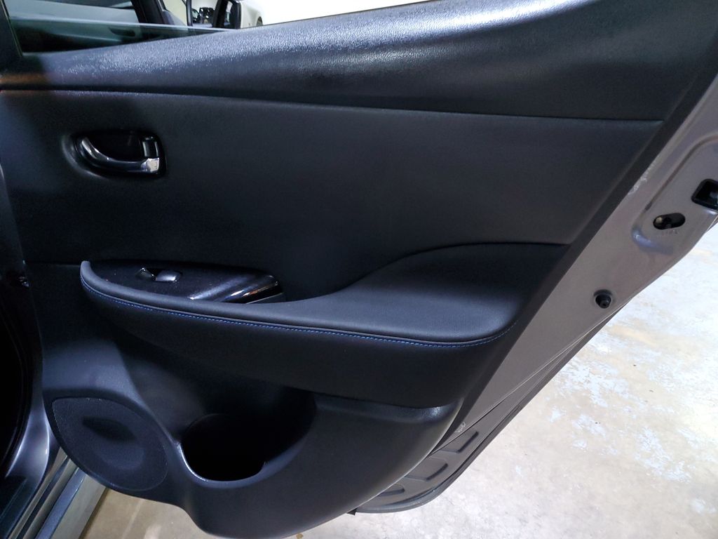 2021 Nissan LEAF SV photo