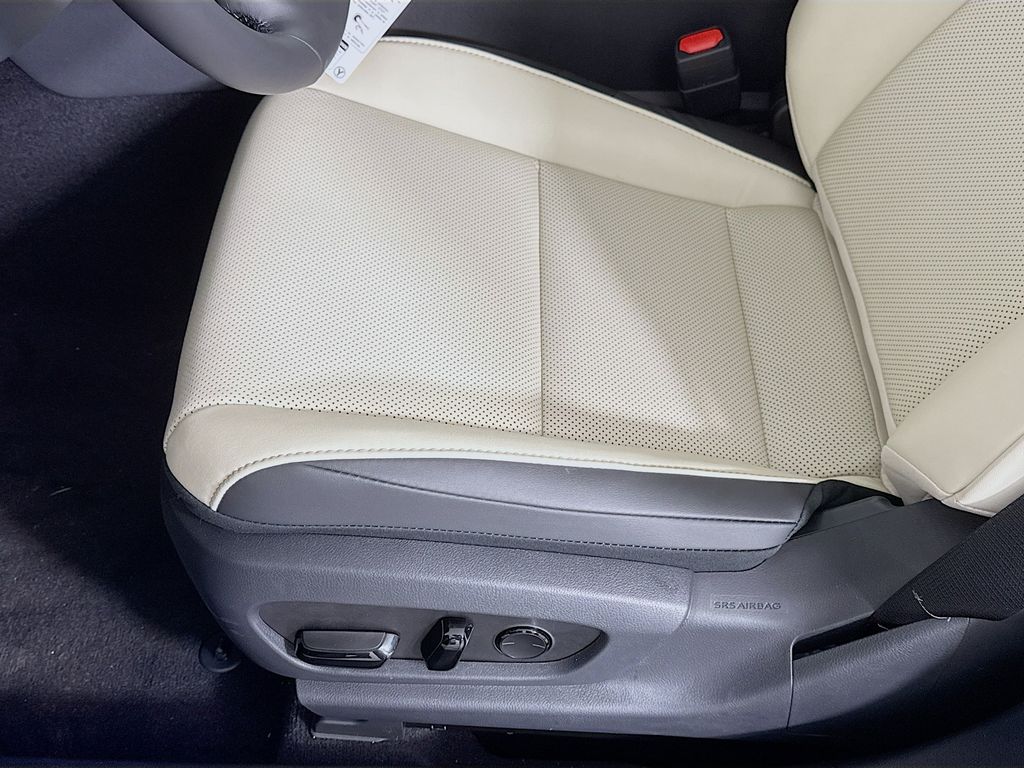 2025 Lexus ES Hybrid 300h 21