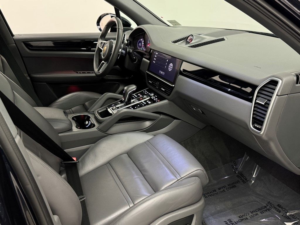 Thumbnail: 2022 Porsche Cayenne - 14