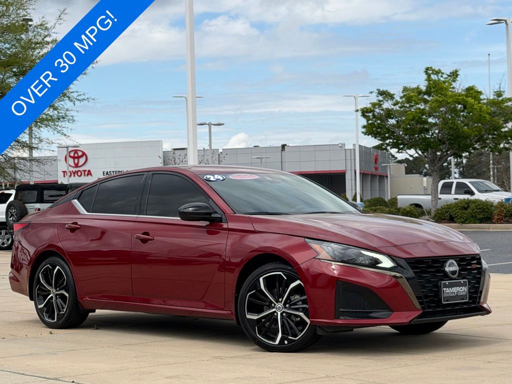 Red (Scarlet Ember) 2024 Nissan Altima 2.5 SR FWD Sedan Front-Wheel Drive Continuously Variable Transmission