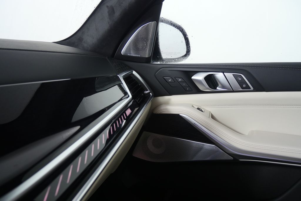 Thumbnail: 2026 BMW X7 - 27