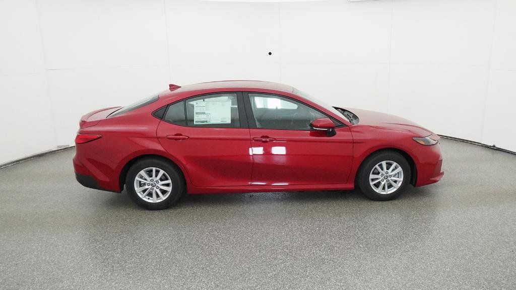 2025 Toyota Camry LE 18