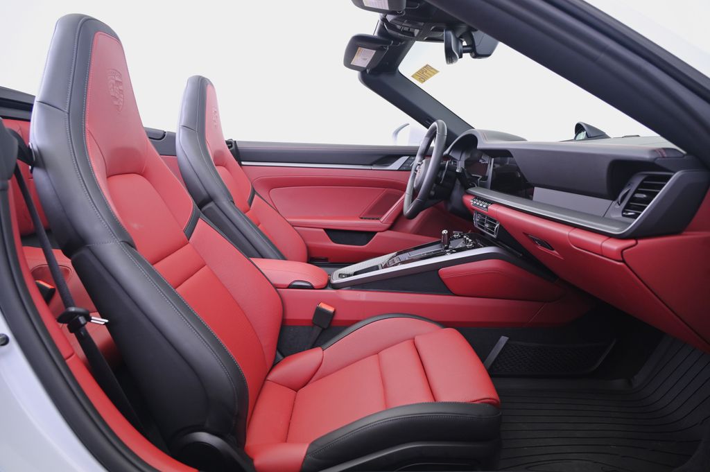 Thumbnail: 2025 Porsche 911 - 29