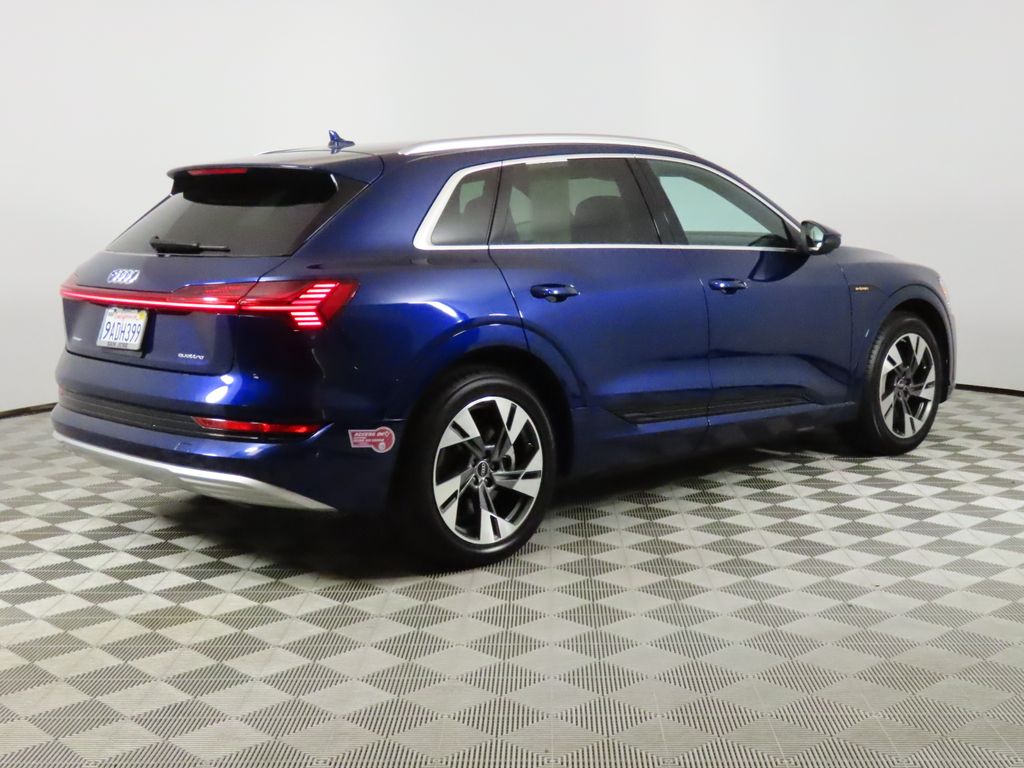 Thumbnail: 2022 Audi e-tron - 5