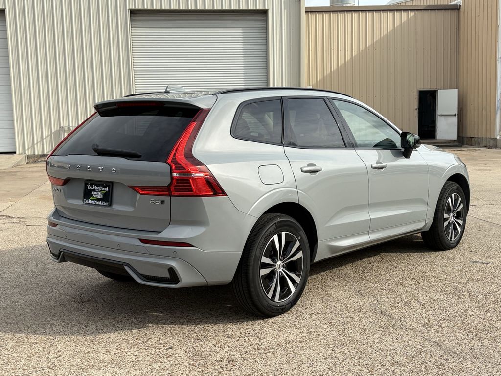 Certified Used 2024 Gray Metallic Volvo B5 Core image 4