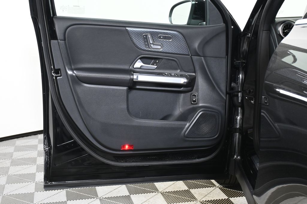 Thumbnail: 2025 Mercedes-Benz GLB - 28