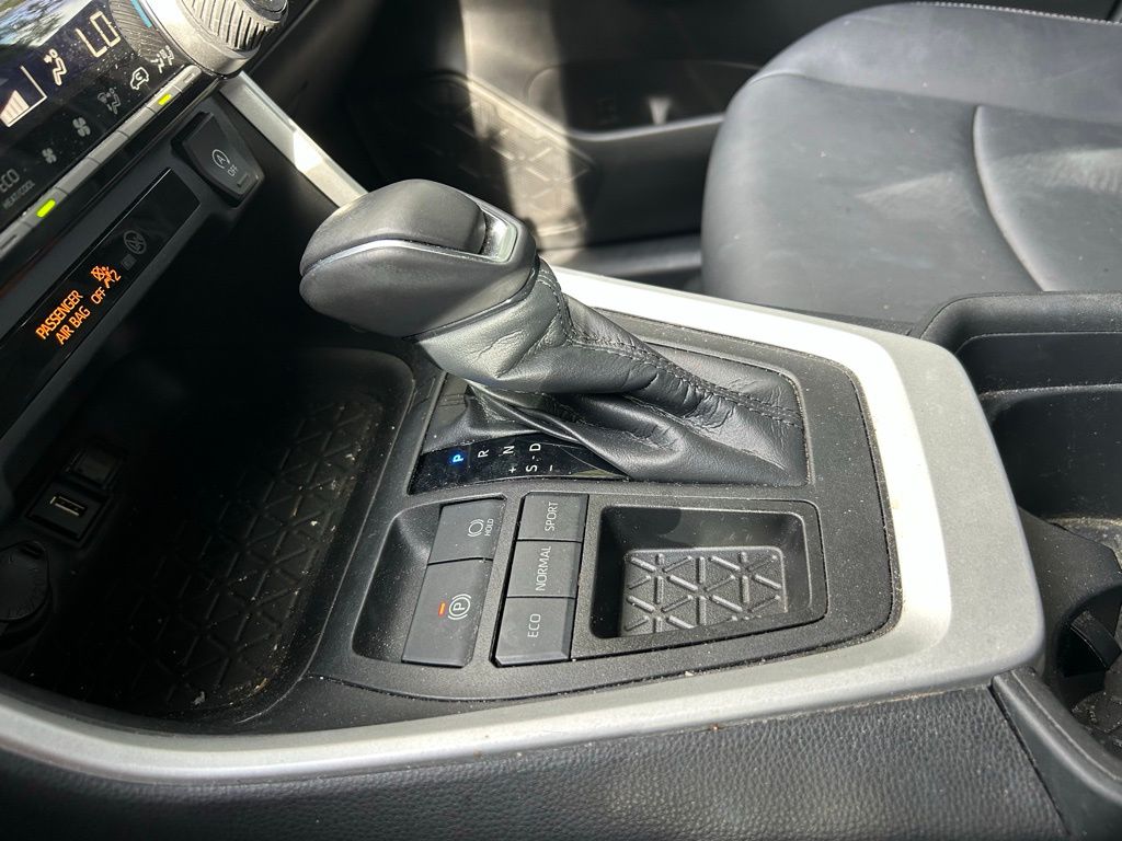 2021 Toyota RAV4 XLE Premium 21