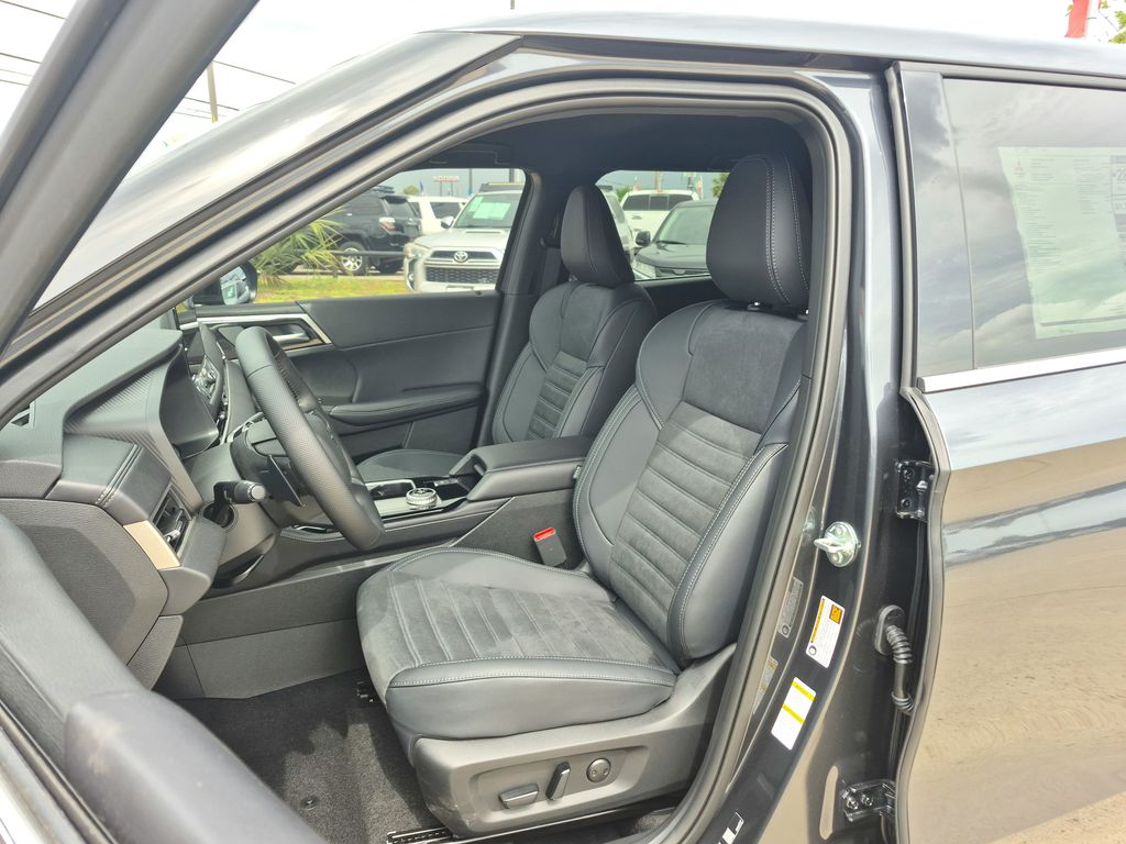 2026 Mitsubishi Outlander LE - 9