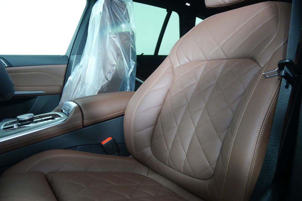 Thumbnail: 2026 BMW X5 - 10