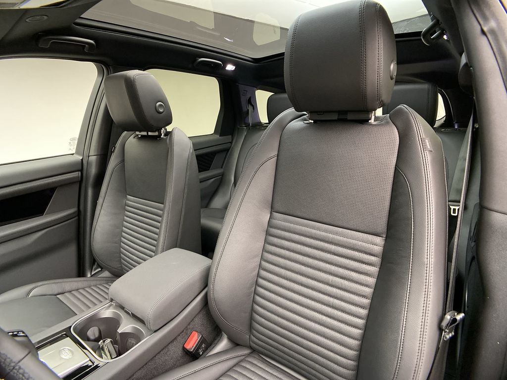 2023 Land Rover Discovery Sport S 17