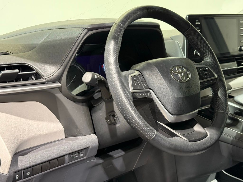 Thumbnail: 2024 Toyota Sienna - 17