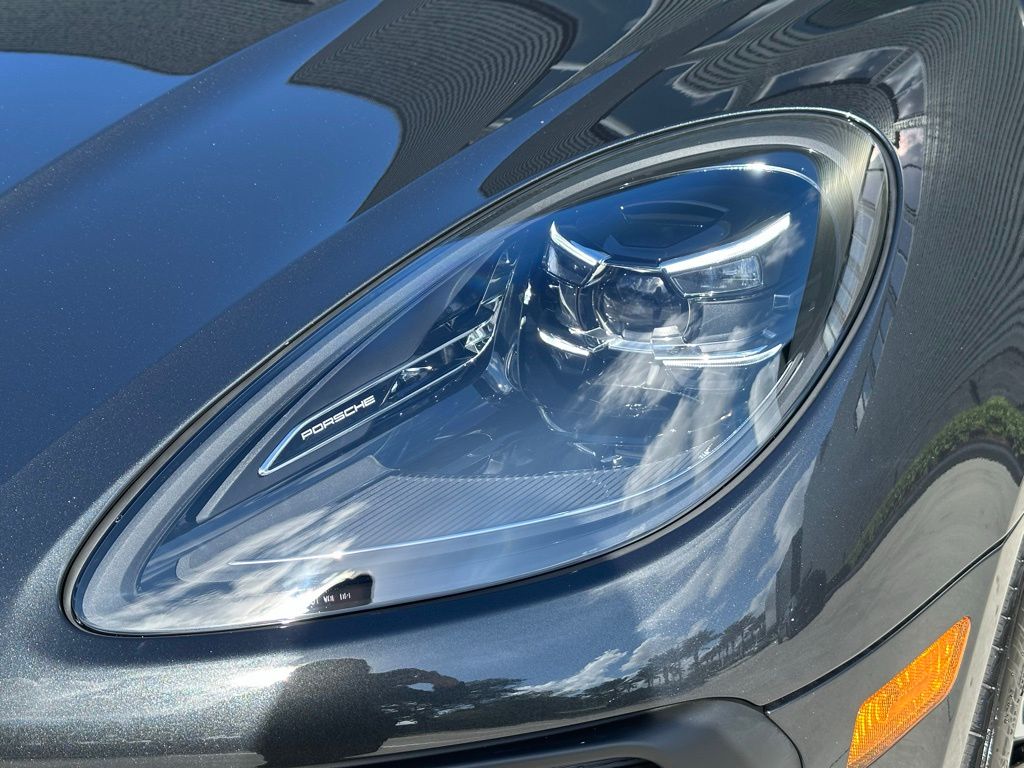 Thumbnail: 2026 Porsche Macan - 13