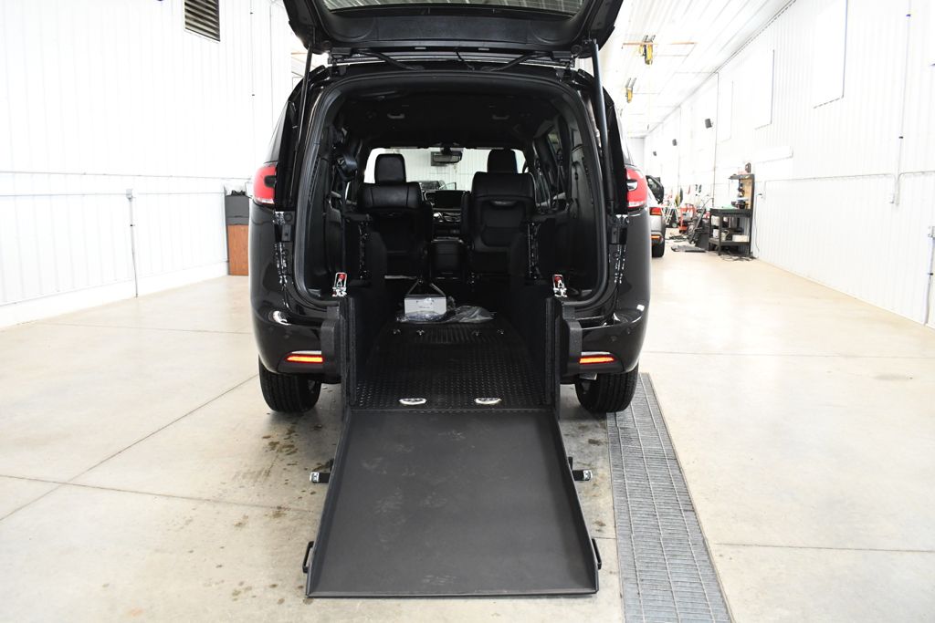 Used 2026 Black Chrysler Select image 9