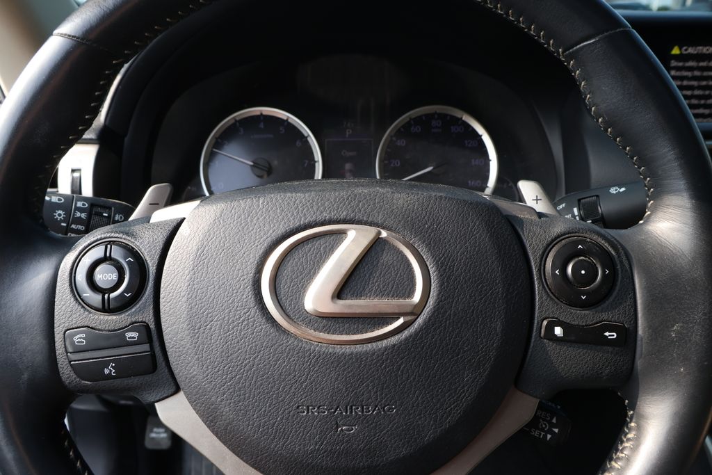 Thumbnail: 2015 Lexus IS - 17