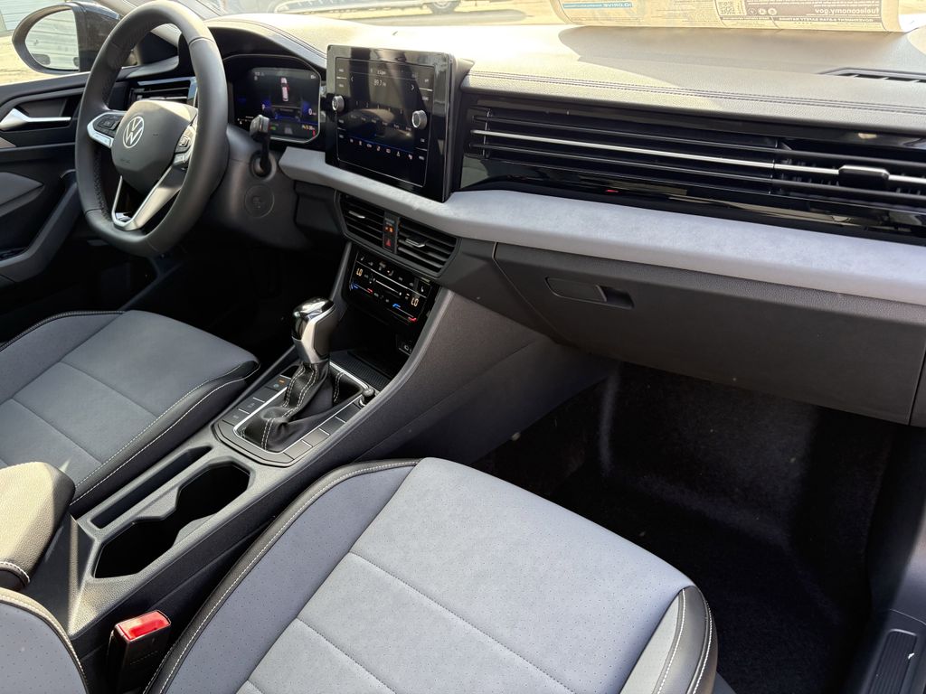 New 2026 Deep Black Volkswagen 1.5T SE image 26