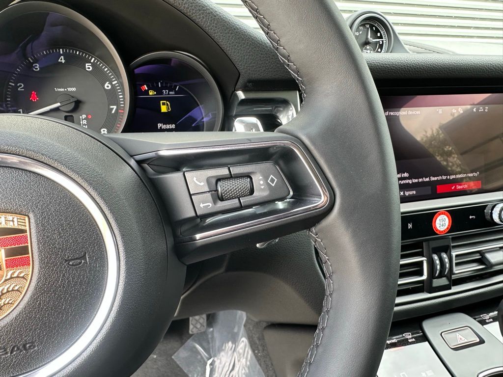2025 Porsche Macan  18