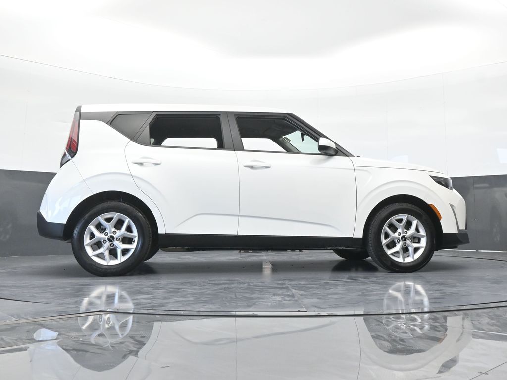 Used 2024 Snow White Pearl Kia LX image 57