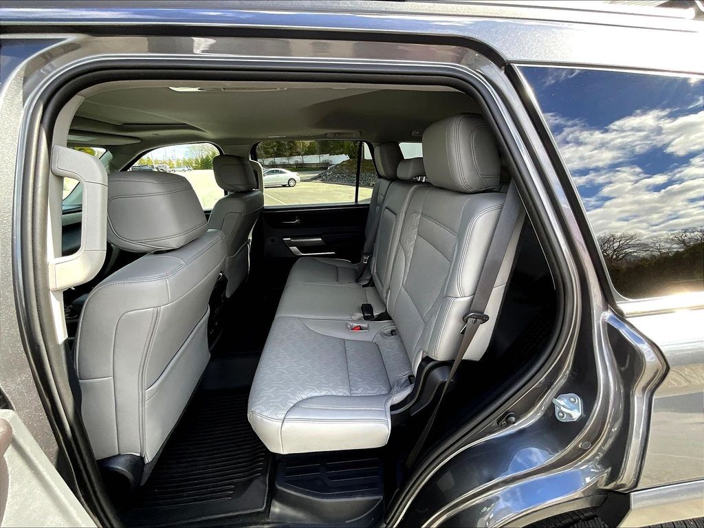2024 Toyota Sequoia — photo 15
