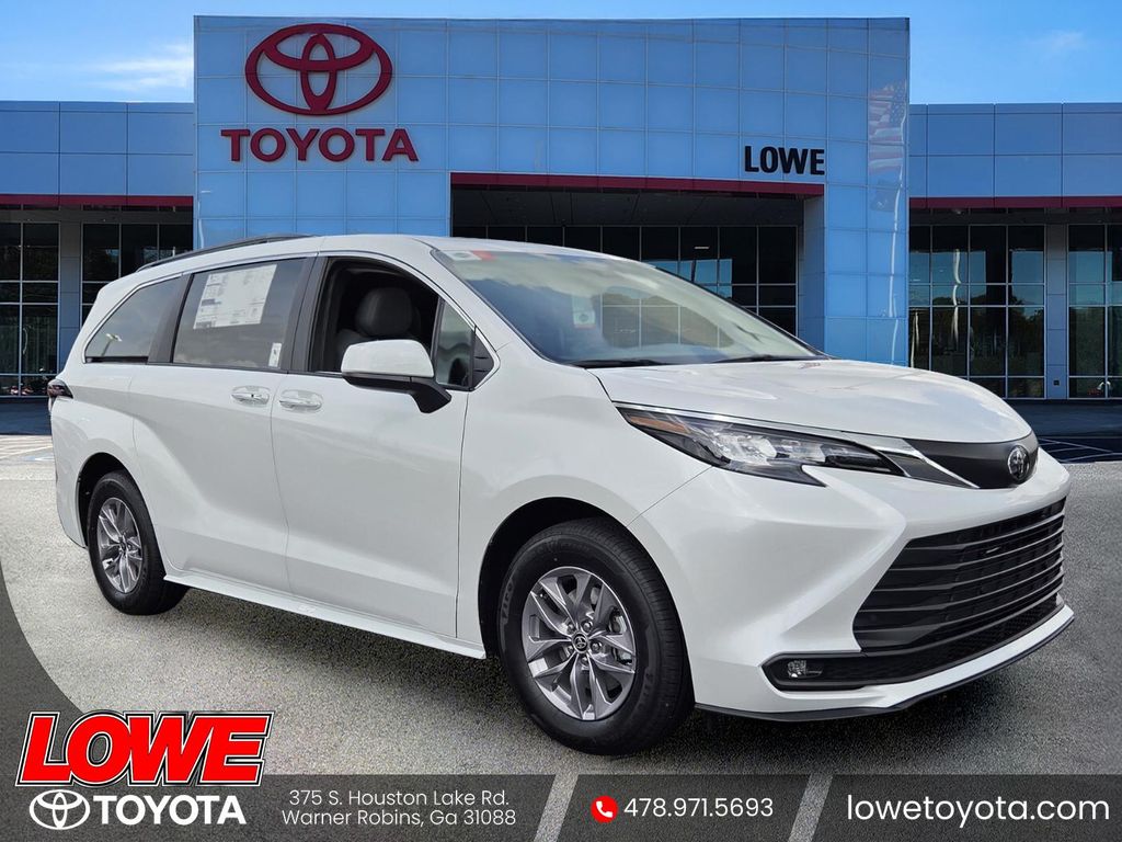 2026 Toyota Sienna XLE 8-Passenger Hybrid FWD's photo
