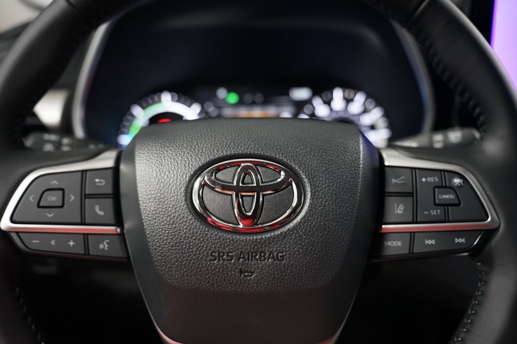 Thumbnail: 2025 Toyota Highlander - 16
