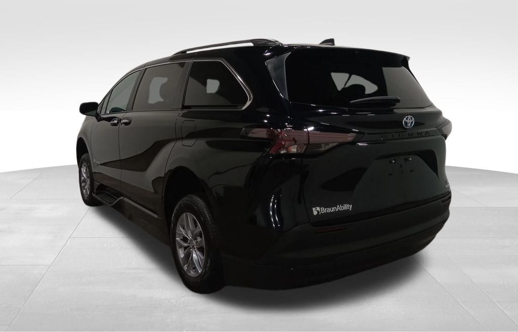 2024 Toyota Sienna XLE