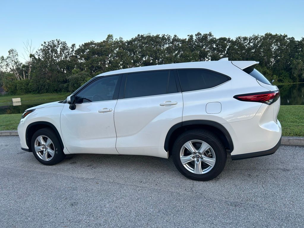 Thumbnail: 2021 Toyota Highlander - 3