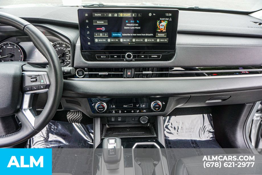 Used 2025 Silver Mitsubishi SE image 41