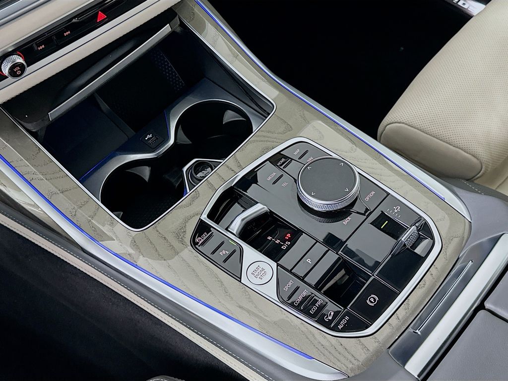 Thumbnail: 2025 BMW X7 - 17