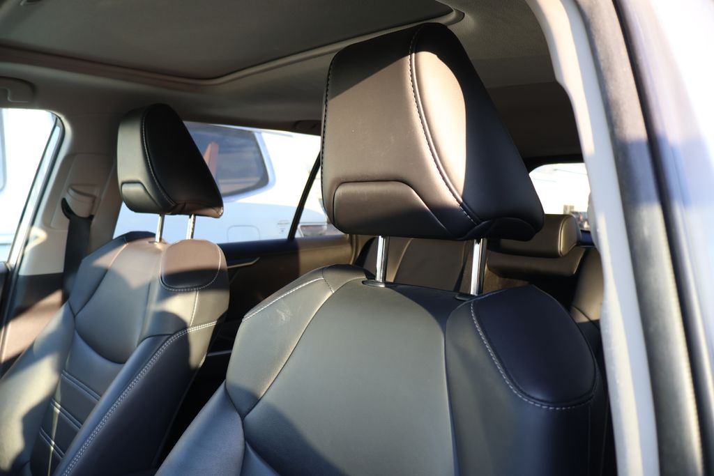 Thumbnail: 2020 Toyota RAV4 - 14