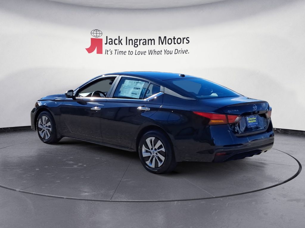 used 2025 Nissan Altima car