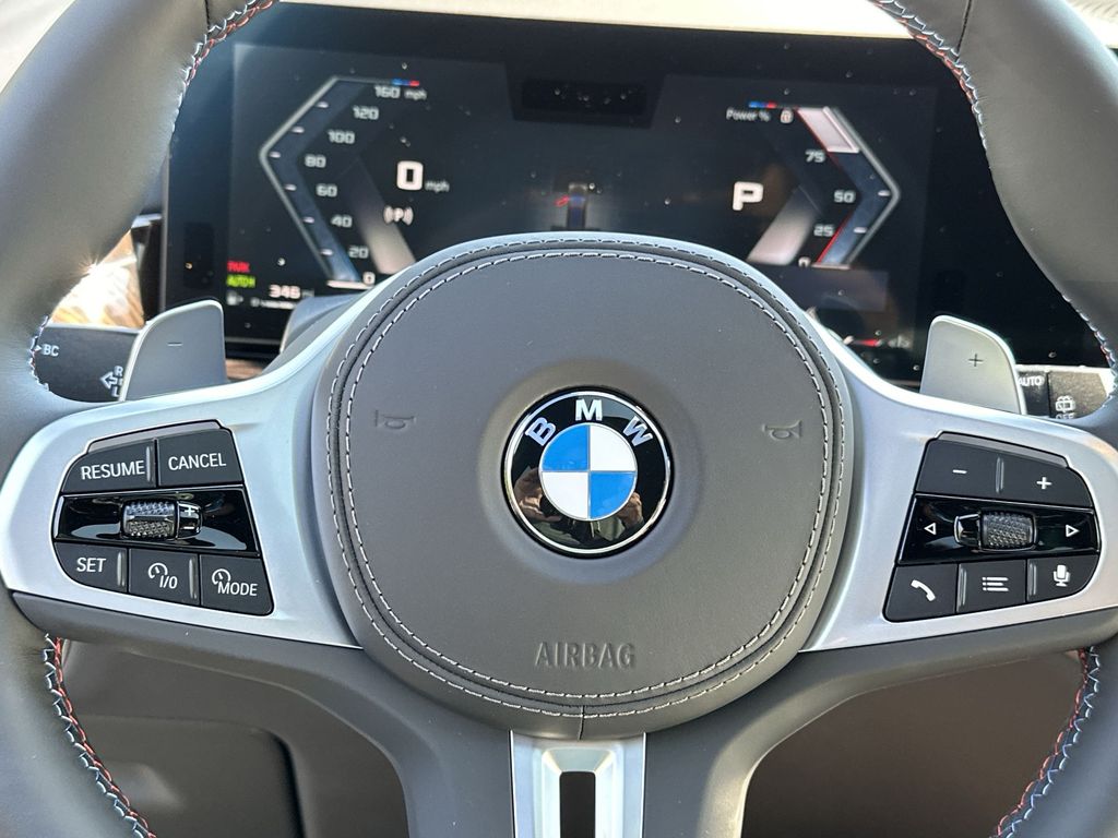 2025 BMW X7 M60i 14