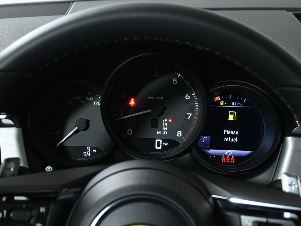 Thumbnail: 2026 Porsche Macan - 20