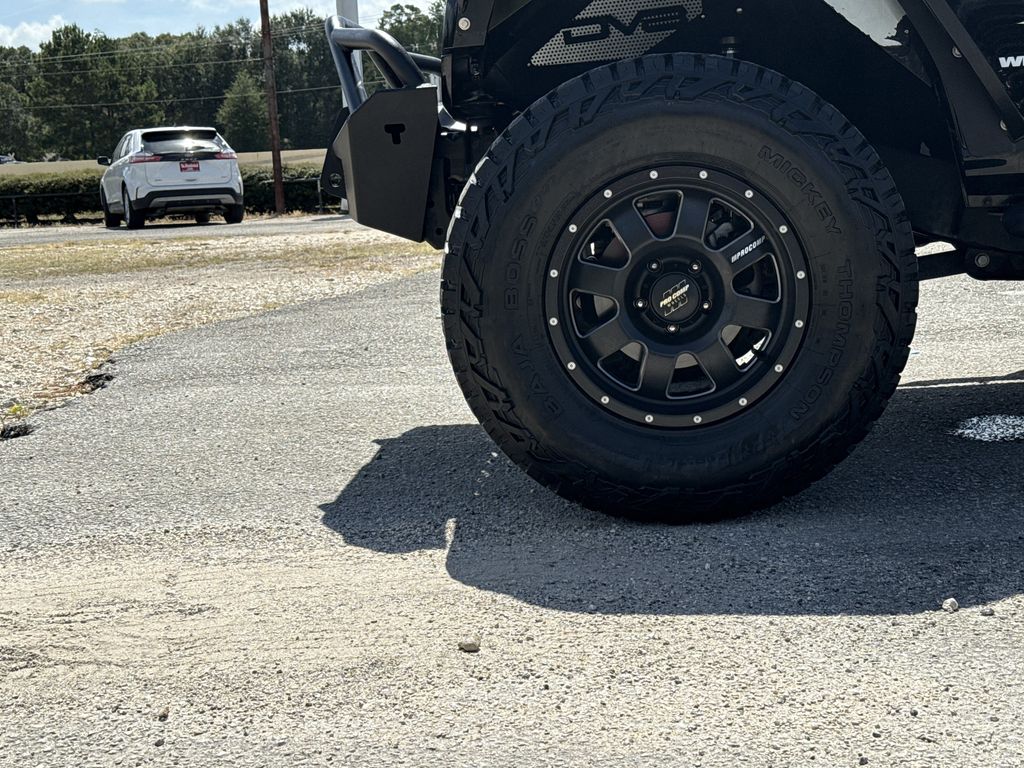 2017 Jeep Wrangler Sahara - 8