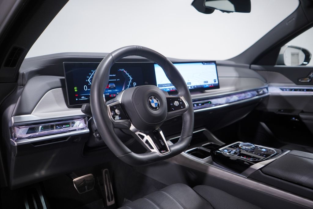 Thumbnail: 2023 BMW 7 Series - 6