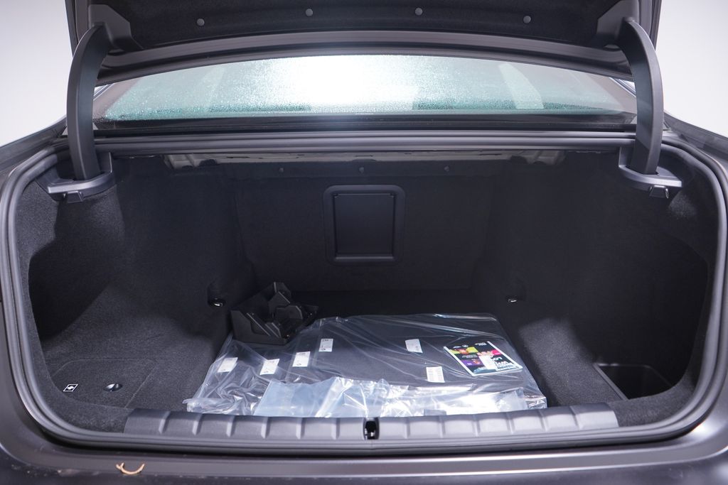 Thumbnail: 2026 BMW 7 Series - 14