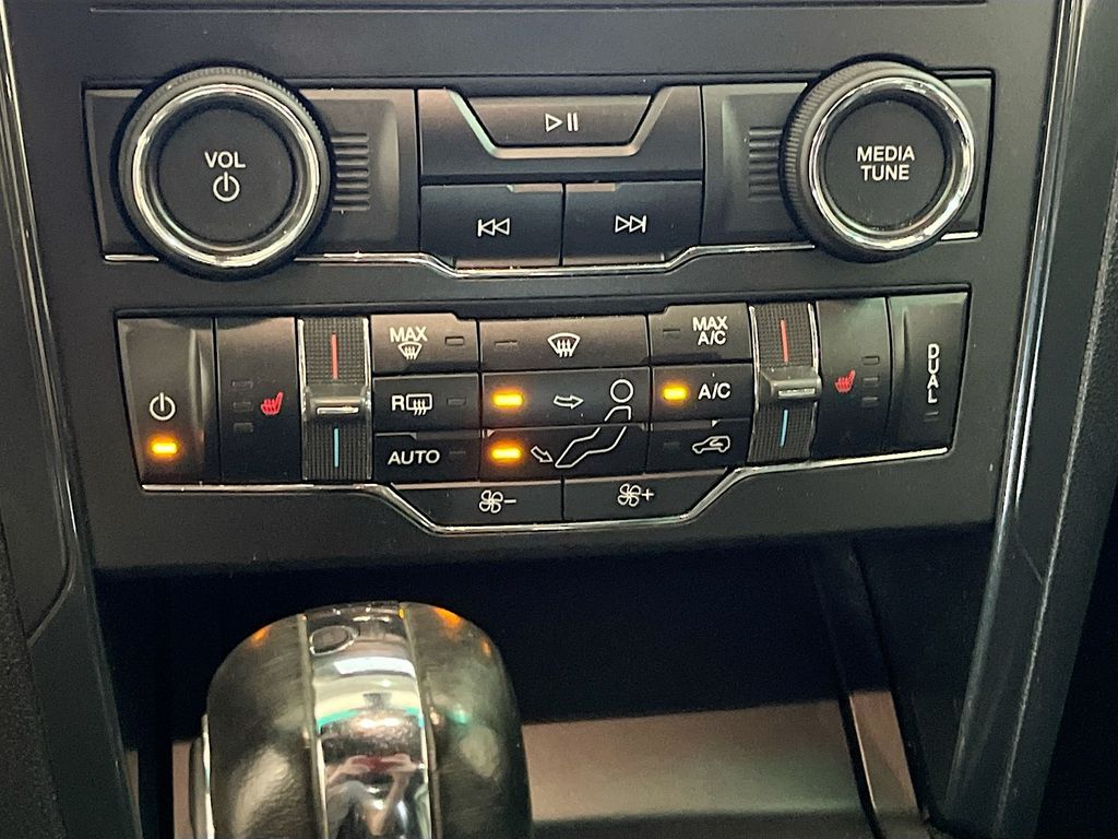 Used 2019 Black Ford XLT image 16
