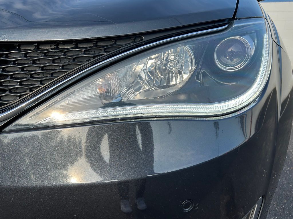 Thumbnail: 2019 Chrysler Pacifica - 9