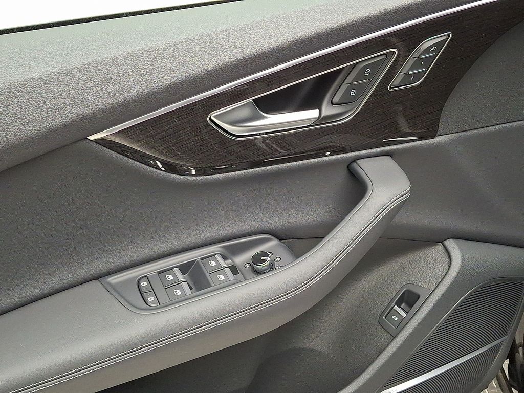 Thumbnail: 2026 Audi Q7 - 7