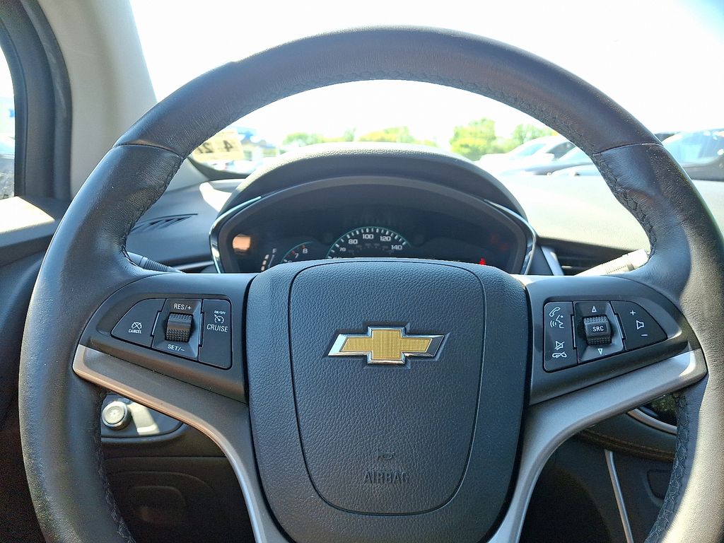 Thumbnail: 2022 Chevrolet Trax - 19