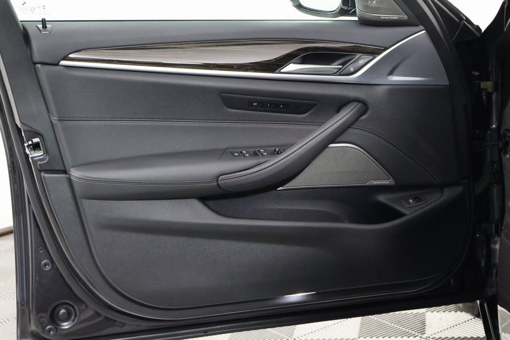 Thumbnail: 2023 BMW 5 Series - 12