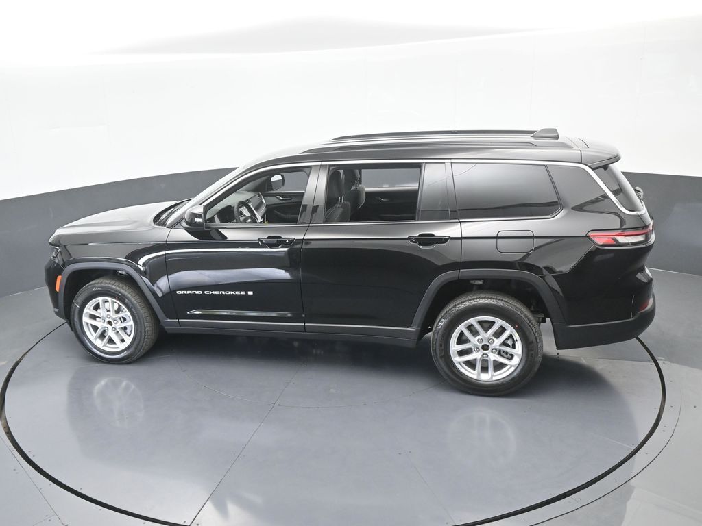 New 2026 Diamond Black Crystal Pearlcoat Jeep Laredo image 46