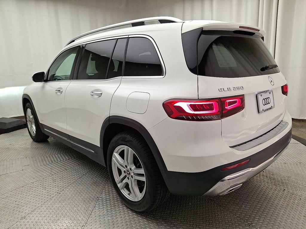 Thumbnail: 2022 Mercedes-Benz GLB - 6