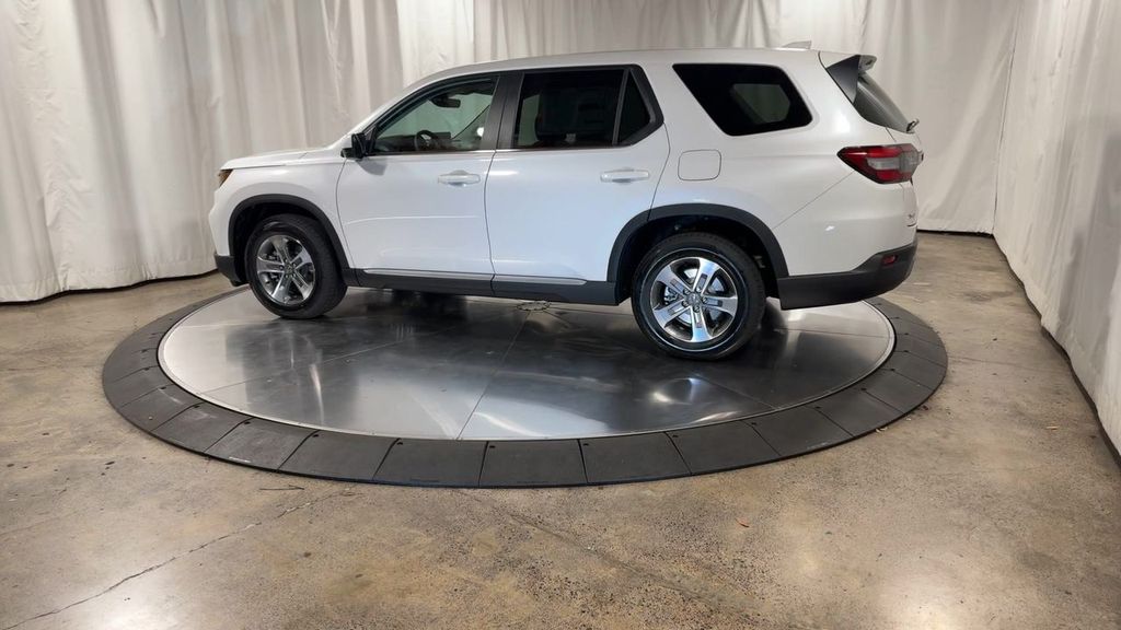 new 2025 Honda Pilot car, priced at $48,280