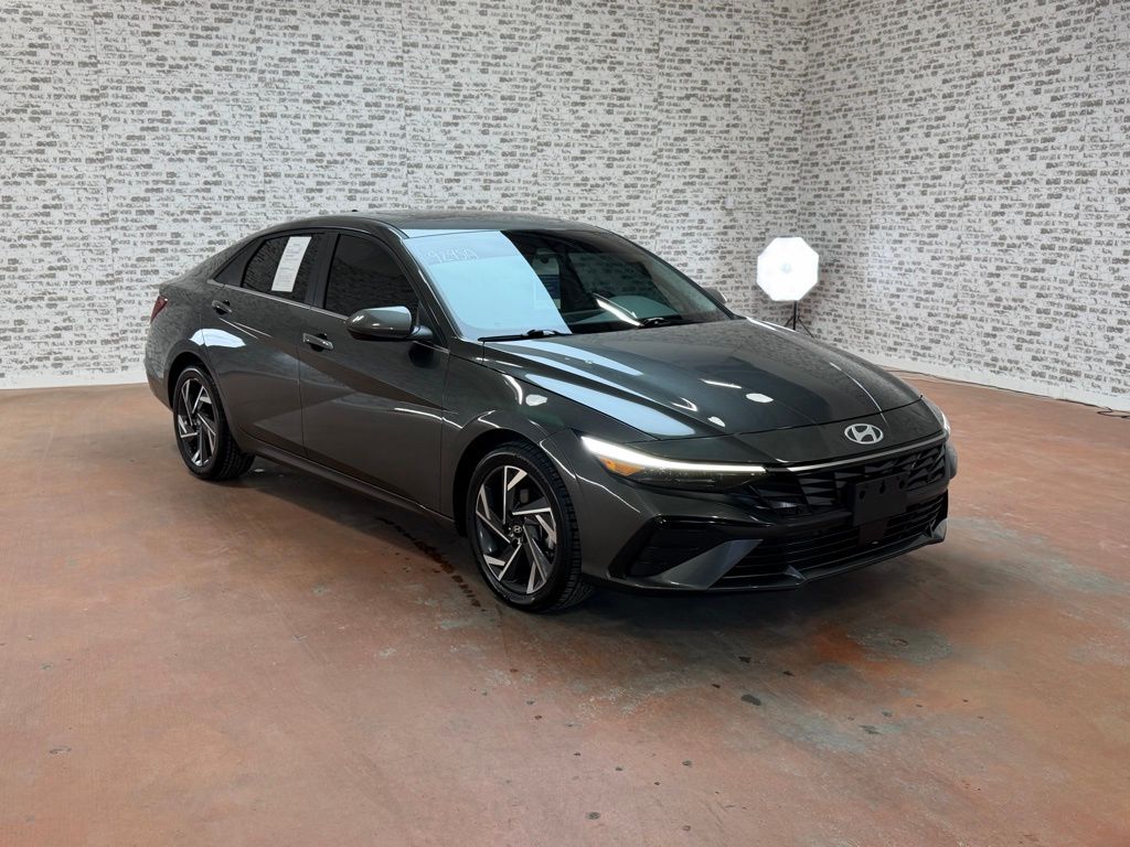 2024 Hyundai Elantra SEL FWD