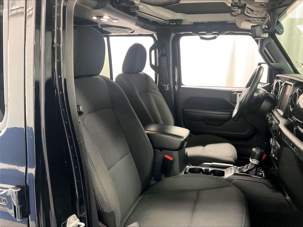 2021 Jeep Wrangler — photo 11