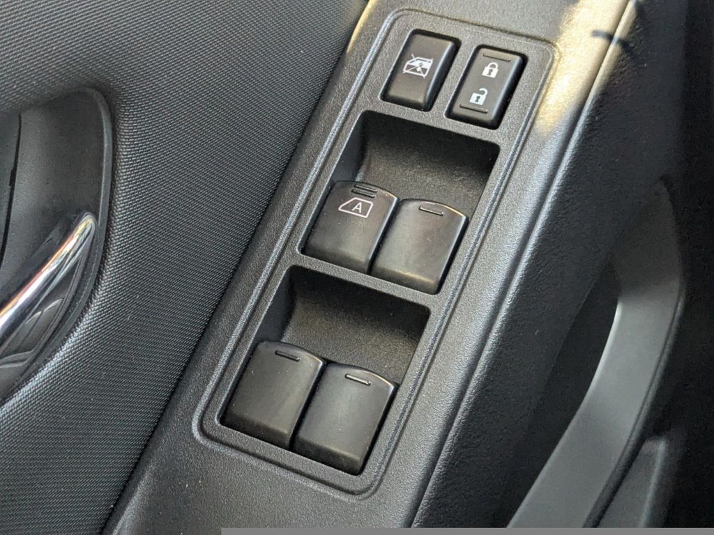 2023 Nissan Frontier Crew Cab SV 4x4