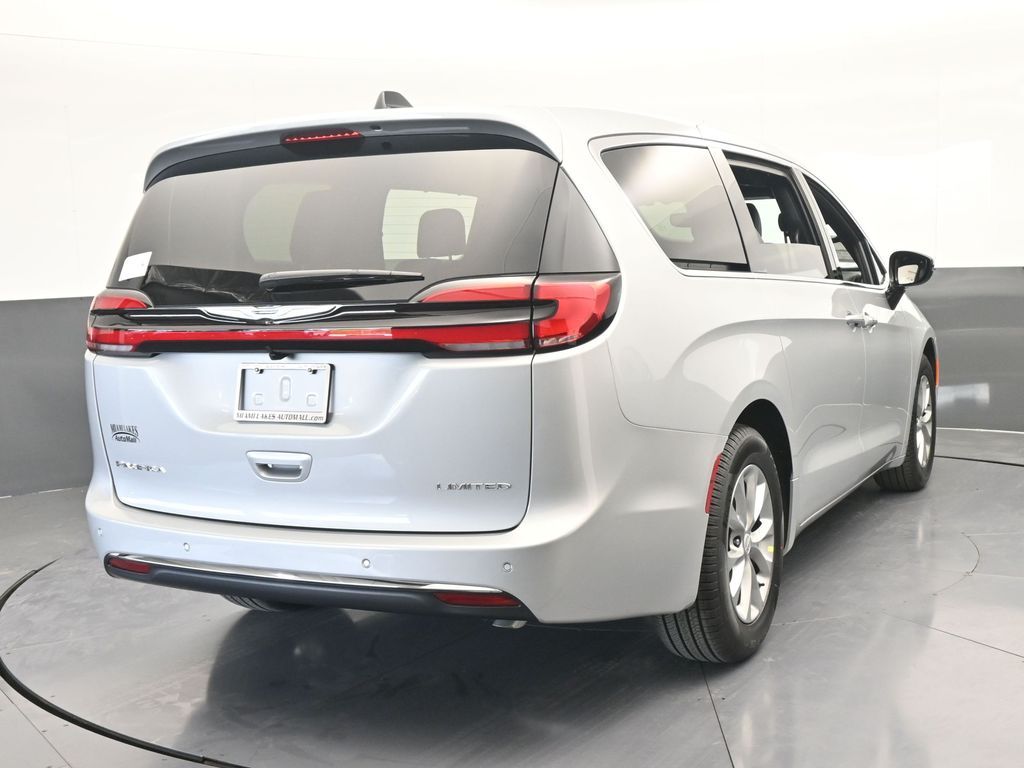 New 2026 Silver Mist Clearcoat Chrysler Limited image 5