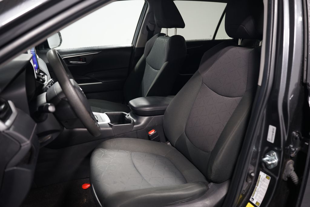 2023 Toyota RAV4 XLE 6